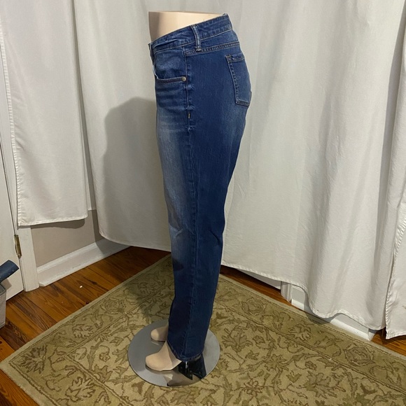 Torrid Women’s Distressed Mid Wash Bootcut Jeans (size16) - Picture 2 of 4